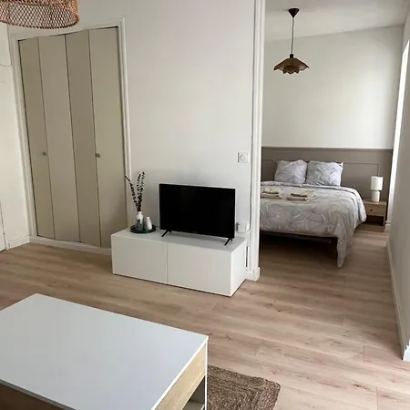 Grand Studio Cosy - A Deux Pas De La Gare Agen Exterior photo